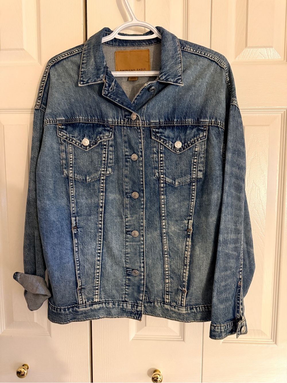 Lightweight, oversized American eagle jean jacket